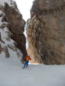 Superbe couloir, mais neige béton et bosselée !