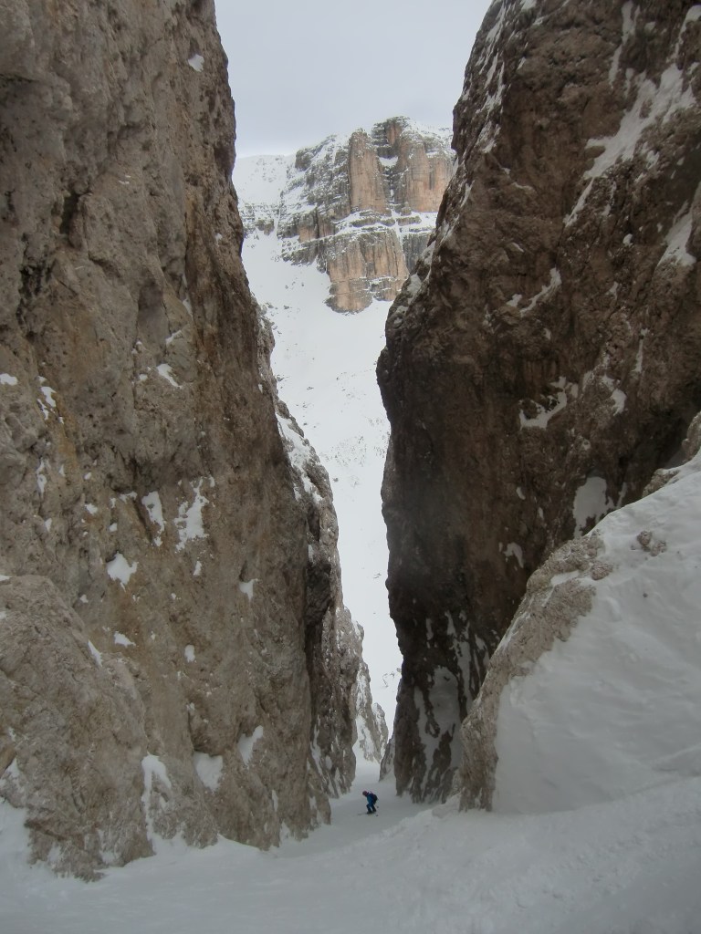 Dans ces cas là, on peut parler de "couloir" il me semble.