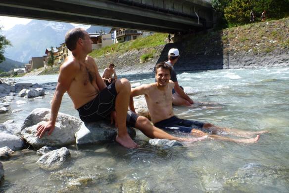 Un bon bain dans l'Arc, et ça repart