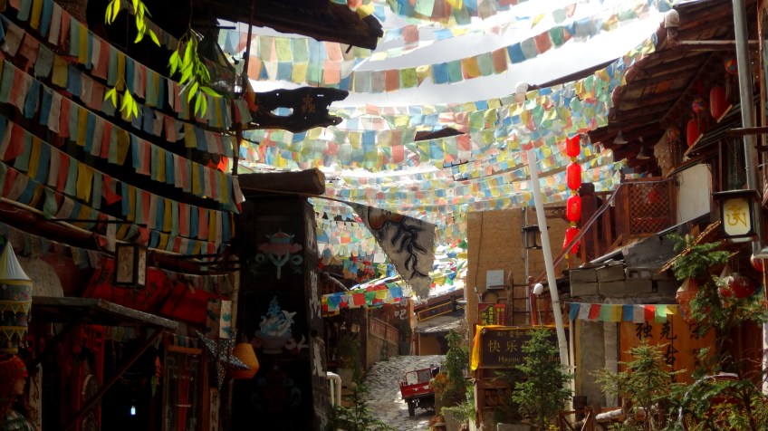 Shangri La et ses drapeaux de prière.