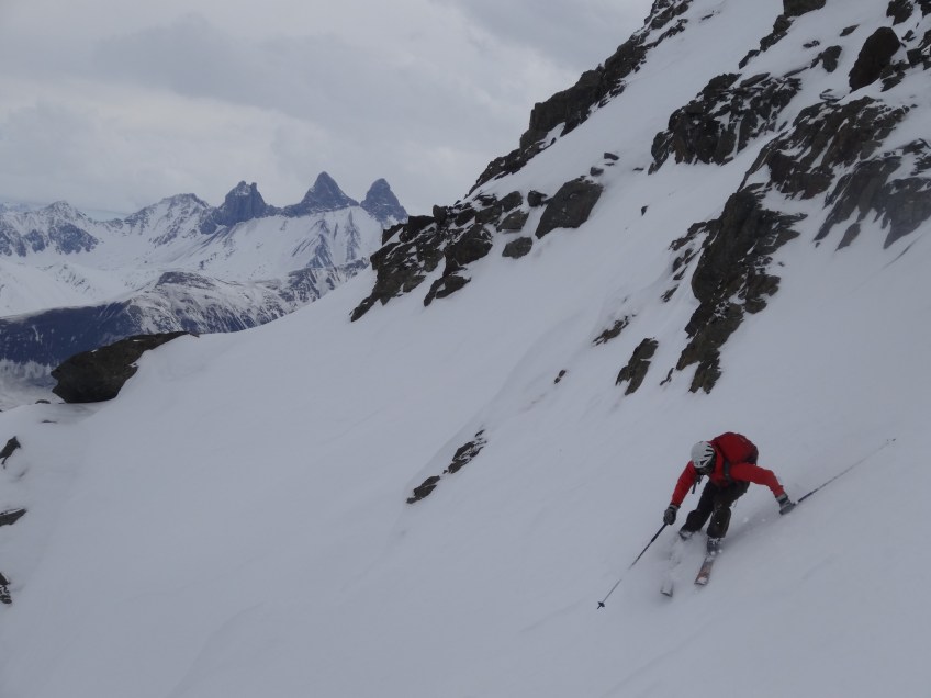 Couloir sur fond d'Aiguilles d'Arves