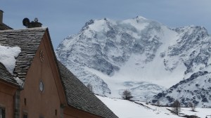 Le Fletschhorn ne passe pas inaperçu au col