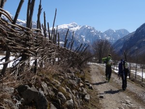 Petit portage pour rejoindre Tethi