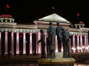 Skopje : mais qui nous a planté ici?